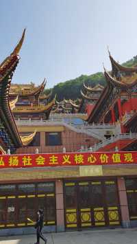 隱藏於東莞大嶺山鎮的一座雄偉壯觀的寺院。