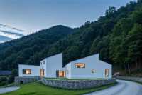 來龍棲山就住這家帶私家園林的老許小院吧。