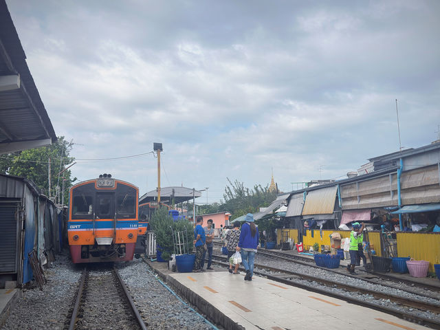 曼谷鐵道市場與水上市場探險 🚂🌊