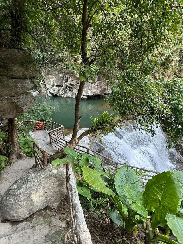 黃滿磜瀑布群——「嶺南第一瀑」，廣東人的避暑天堂。