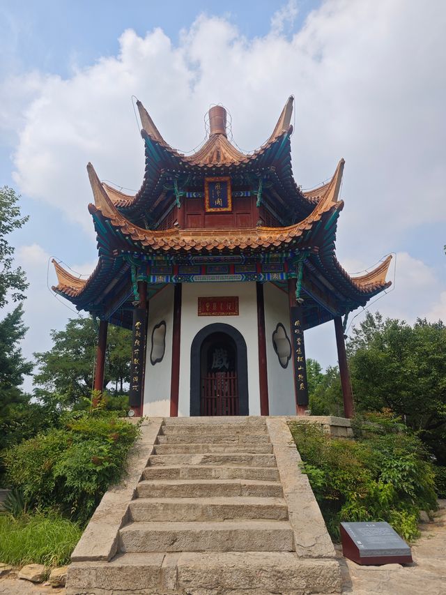 西楚霸王短暫卻又轟轟烈烈的一生。