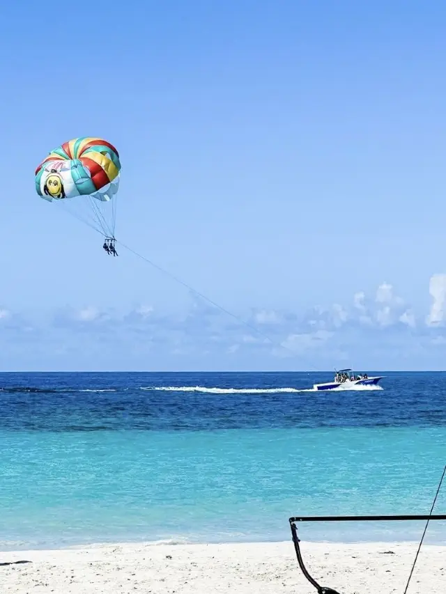 Bali has a lot of exciting water sports, and the best places for parasailing are these two areas!