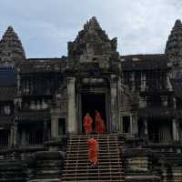“Sunrise Magic: Exploring the Wonders of Angkor Wat”