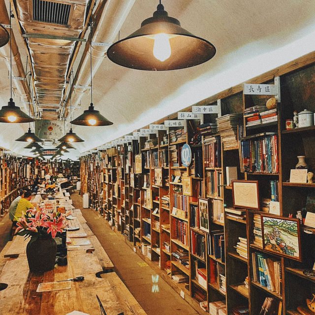 在黃桷坪｜為了這個書屋，你可以專門去一趟重慶。老闆若不在，請自助。