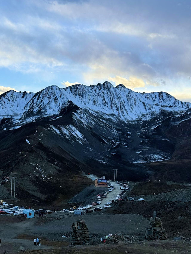 川西的雪山雲海美得令人讚嘆