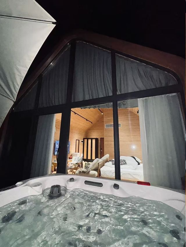 山野中的獨棟私湯木屋！