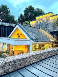 入住麗江，飽覽日照金山、銀河星辰雲海雲瀑的酒店