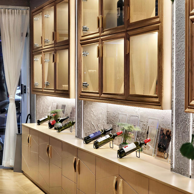 天啊！中山又有新店開張啦🎉 是一家超有松弛感的wine shop！