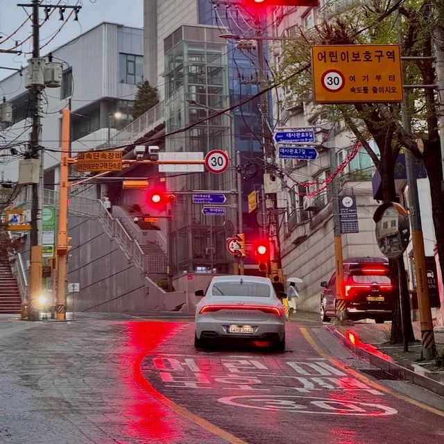  ☔️首尔雨天漫步｜在雨幕中捕捉Mono专辑里的城市詩意🌧️ 