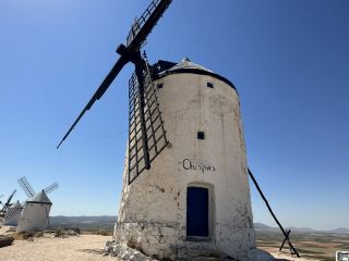 Los Molinos de Consuegra – Where Don Quixote’s Dreams Come to Life! 🌪️🏰