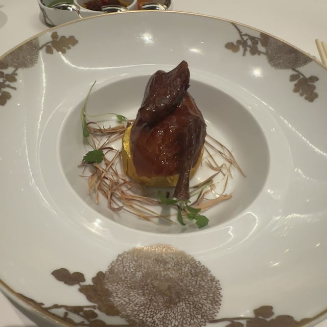澳門美食探秘｜上葡京御花園：兩億打造的黑珍珠餐廳體驗