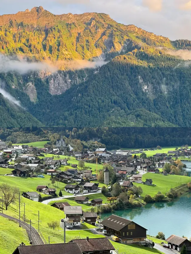 The Ultimate Rebirth Destination! A Perfect Blend of Lakeside Serenity and Urban Vibrancy!