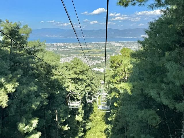 靠着蒼山入眠，偷得浮生半日閒