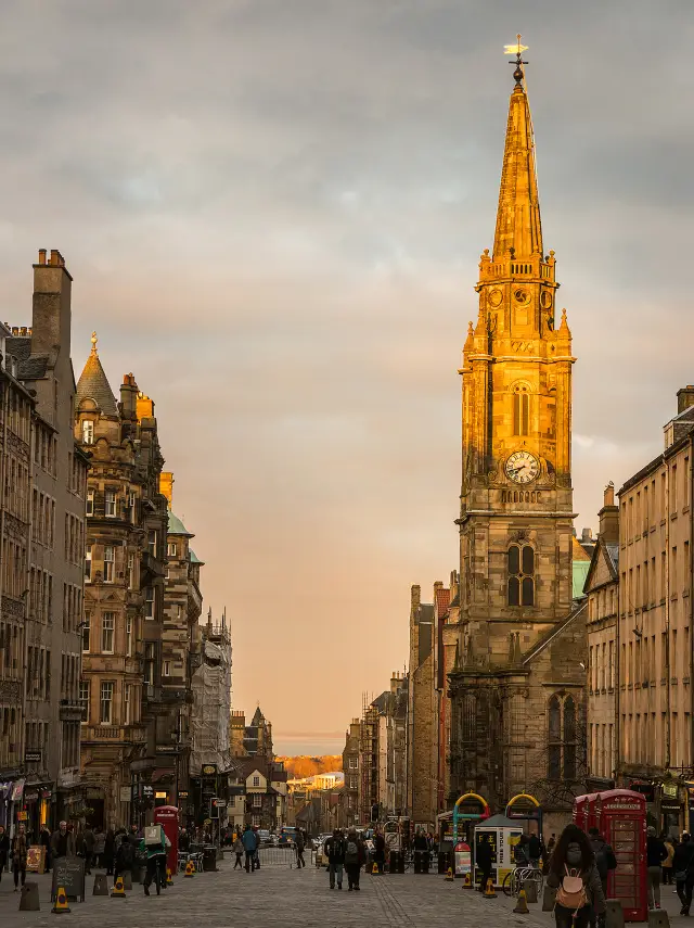 Promise me! 6 Must-Do Medieval Romantic Things in Edinburgh