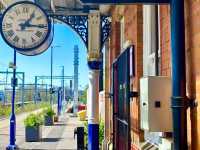 🚂 Leeds to Manchester: Pubs, Viaducts & Pennine Views!
