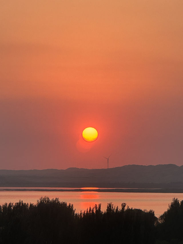 沙海奇景！推窗即見烏海湖，承包你的奇幻暑假