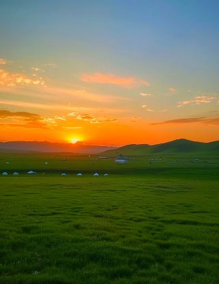 Your Bawai Grassland Guide is here! Guaranteeing a summer full of freedom and romance for you~ Must-do List - Catch a grassland sunrise: Ling