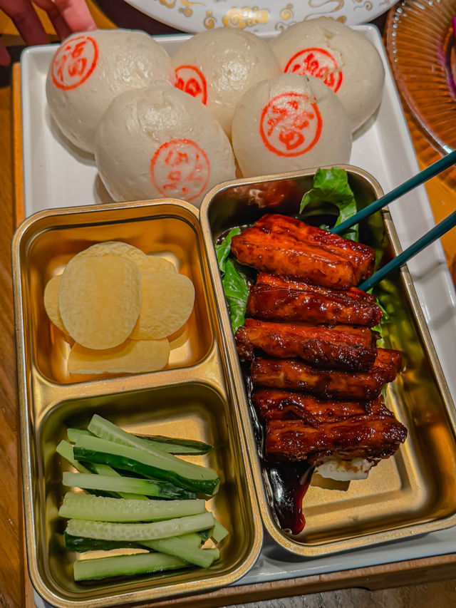 美術學院老師開嘅餐廳，連餐盤都係藝術品！