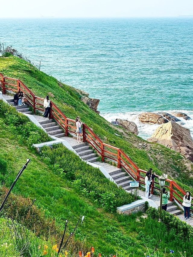 10月青島必打卡燕兒島木棧道錯峰拍照首選！