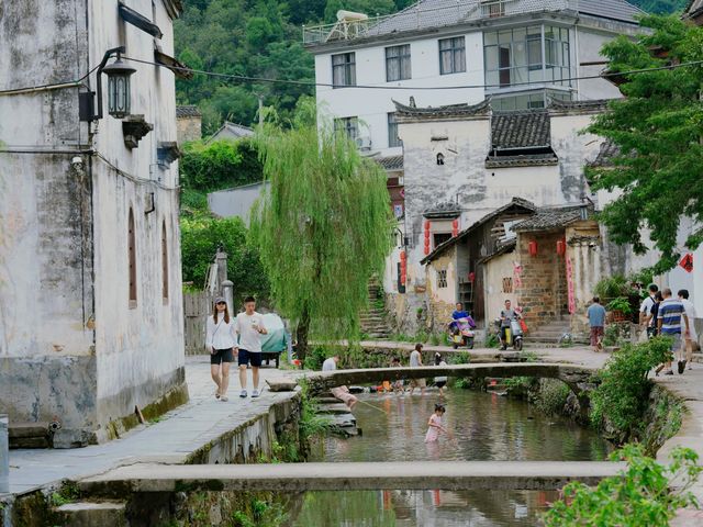 750年徽派暴擊！芹川古村嘅石斑魚銀河，全家玩到腳軟