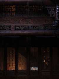 秋雨落陽明，廊下聽禪音