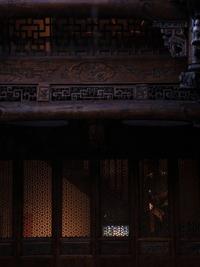 秋雨落陽明，廊下聽禪音