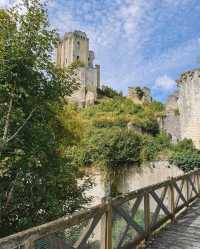 盧瓦爾河谷 — 法蘭西花園的皇家傳奇! ⸻ 景點介紹 盧瓦爾河谷坐落在法國中部,是