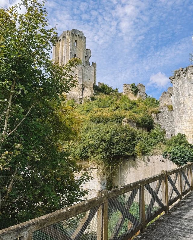 盧瓦爾河谷 — 法蘭西花園的皇家傳奇! ⸻ 景點介紹 盧瓦爾河谷坐落在法國中部,是 盧瓦爾河谷 — 法蘭西花園的皇家傳奇! ⸻ 景點介紹 盧瓦爾河谷坐落在法國中部,是