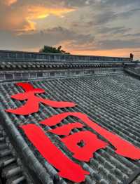 古城煙火氣 定格在磚瓦之間   當晨光漫過7.24公里的明代城牆，青磚黛瓦間便飄起刀削面的香氣，遠處