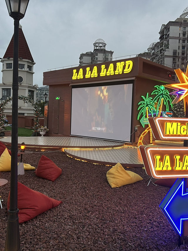 🌅 蛇口 LalaLand｜浪漫海邊來一場露天老電影約會