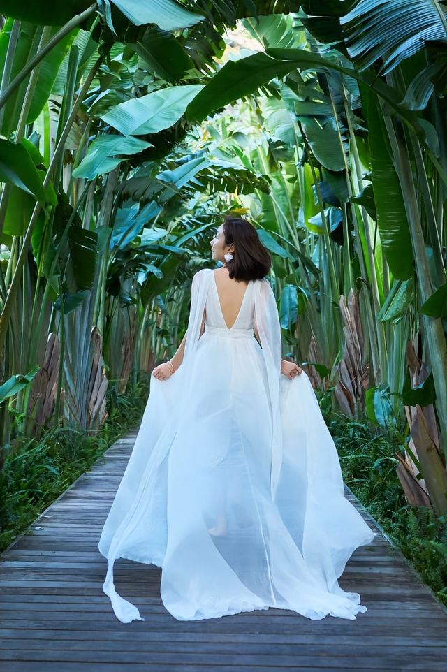 與頂奢為鄰，共飲一江水 在畫山雲野，我與頂奢酒店共享同一片山河 200米外，是像LV一樣存在的