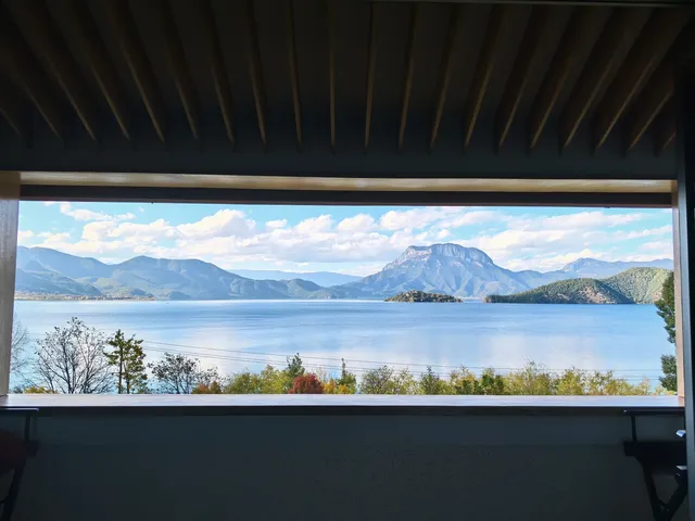 這扇窗景滿足了我對瀘沽湖的一切想像