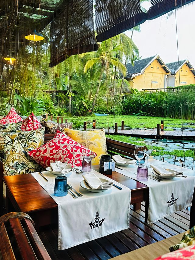 琅勃拉邦蓮花餐廳,像在油畫裡用餐 琅勃拉邦蓮花餐廳,像在油畫裡用餐