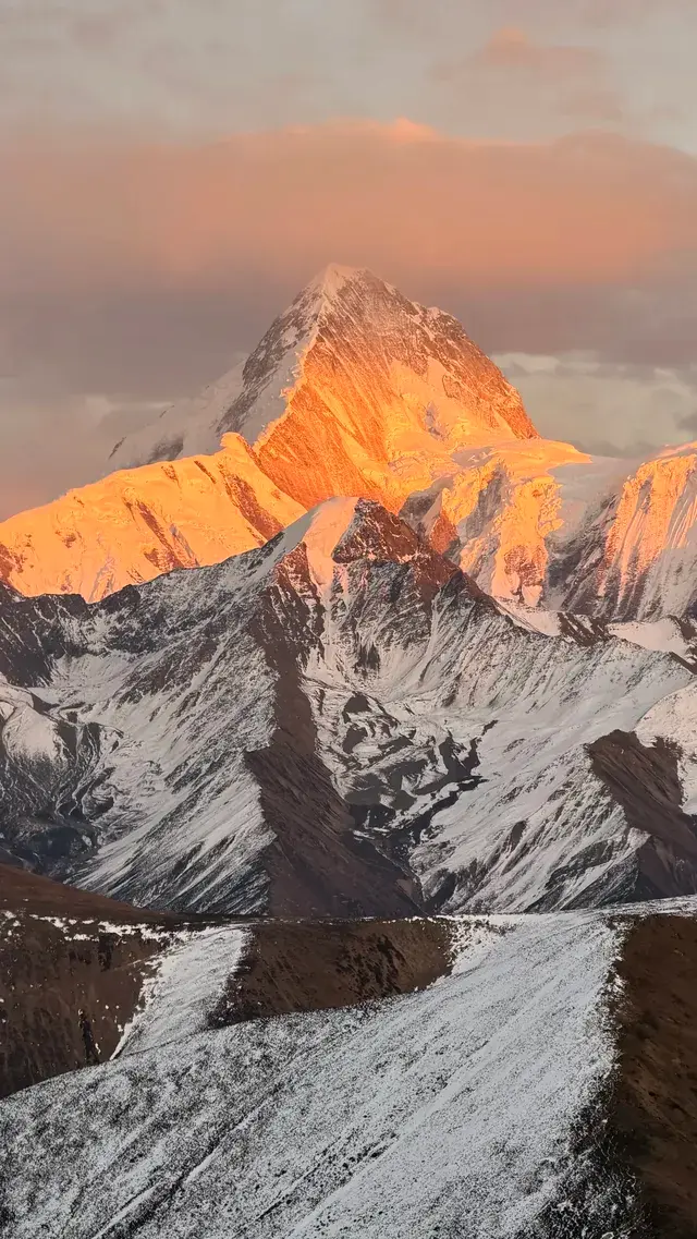 原來冷嘎措的日照金山 才是川西頂流！！！