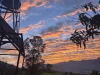 雲南日落限定|這些地方的晚霞美到窒息 在雲南最浪漫的事就是奔向日落!高原特有的澄澈天空遇上火燒雲