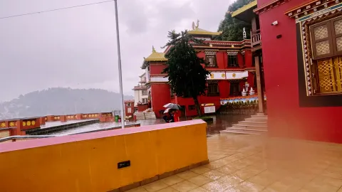 Ichangu Narayan Temple, a famous temple in Nepal, is a great place for shopping, vacations, and other leisure activities. — traveler post in Nagarjun