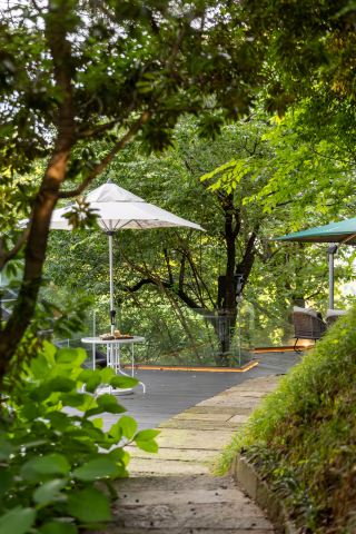 The ultimate private hot spring experience on a mountaintop in the Yangtze River Delta region | Yunman Songjian offers a one-stop solution for couples, families, team building, pet-friendly, and private events.