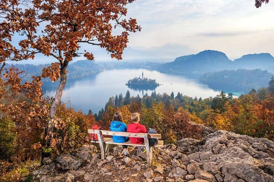 Hiking heaven! 10 Alpine autumn foliage trails to capture the stunning autumn colors of Central Europe all season long.