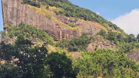 Cuiweifeng, Ningdu | Free 4A Hidden Gem! Danxia Landforms + Cultural Heritage + Red Tourism Sites — traveler post in Ningdu