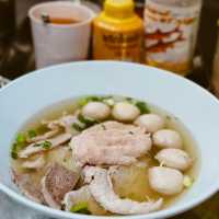 ก๋วยเตี๋ยวลูกชิ้นหมู เกาะสมุย ร้านอร่อยเมืองปากน้ำ