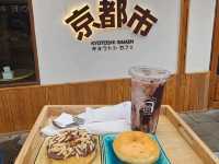 คาเฟ่อบอุ่น โดนัทอร่อย ในตัวเมืองกาญ