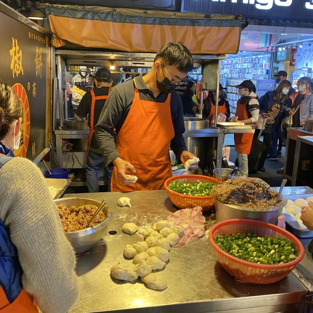 Raohe Night Market ตลาดคืนชื่อดังของกินอร่อยในไทเป