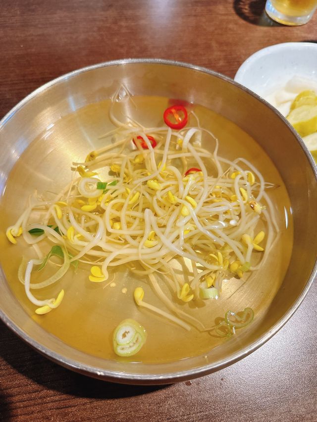 市庁　イカ専門店　オジンオブンギョン　地元の人に大人気