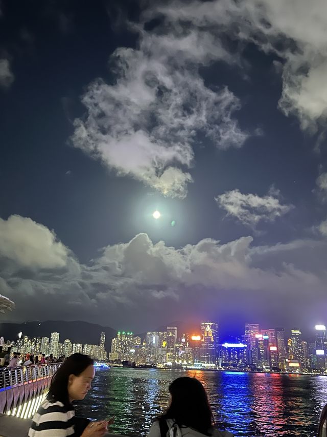 Enjoy Avenue of Stars and full moon