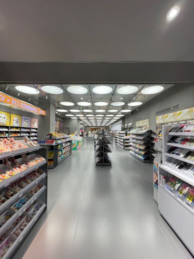 深圳人氣文創雜貨店‼️KKV😍卓越中心太空主題分店😆文創盲盒零食一應俱全