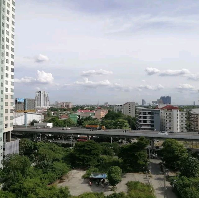 วิลล่า บารอน โรงแรมสวยทำเลดี ที่ปากเกร็ด