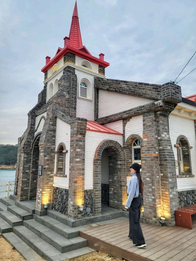 예쁜성당과 오션뷰 콜라보로 포토존의 완성💒🌊