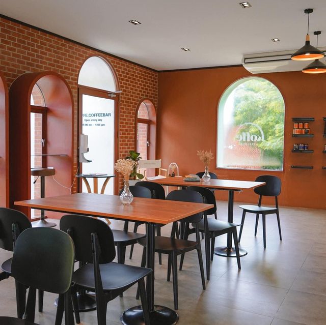 Koffe.Coffeebar  คาเฟ่สไตล์โมเดิร์นอังกฤษ