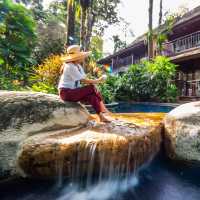 รีสอร์ทสระน้ำตก ดับร้อนริมทะเล