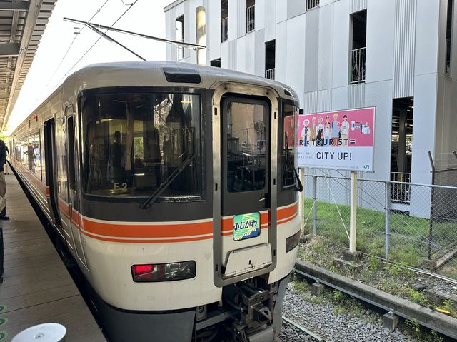 静岡駅から甲府駅。静岡名物と富士山を眺めながらの特急旅『ふじかわ』